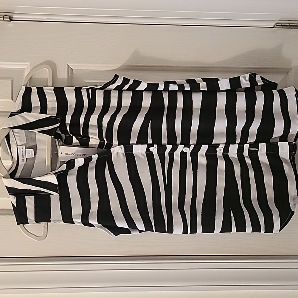 LIZ CLAIBORNE WOMEN'S SLEEVELESS BLACK AND WHITE "ZEBRA" BUTTON TOP SIZE LARGE